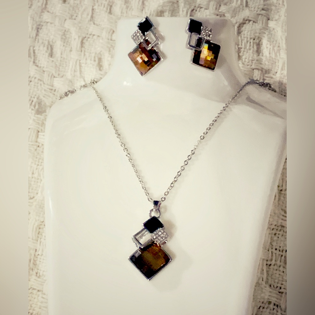 Fashion Jewelry - Silver Tone Rhinestone Necklace And Earrings Set 6$